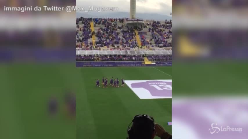 Fiorentina, tutti in campo con la maglia di Davide Astori