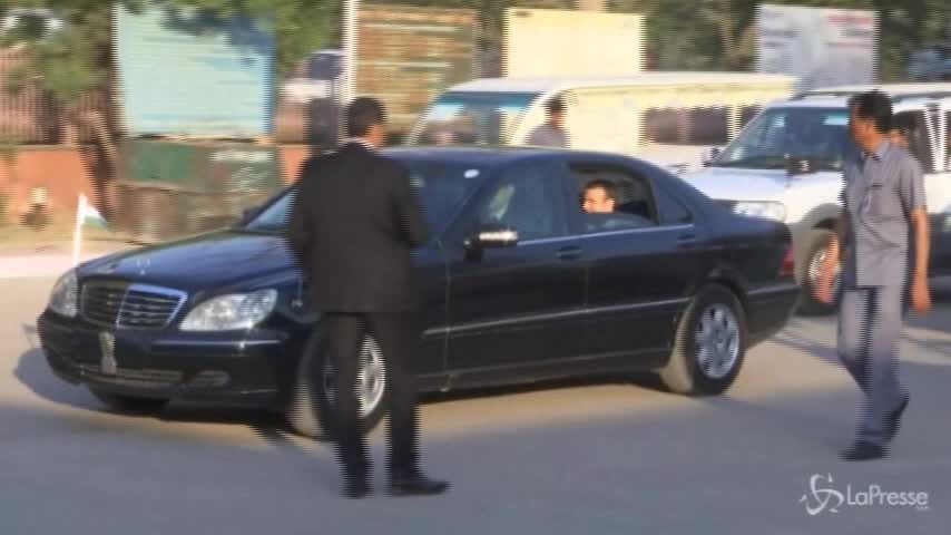 Macron in India, la tappa ad Agra al fianco di Brigitte