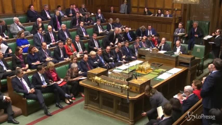 Mosca risponde a Theresa May: “Non si minaccia una potenza nucleare”