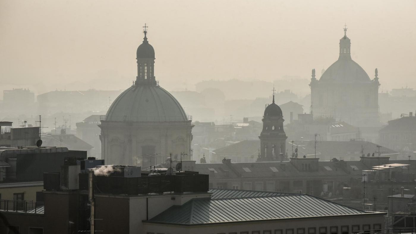 Smog, livelli Pmi ancora alti. Milano: “Zero emissioni entro 2030”