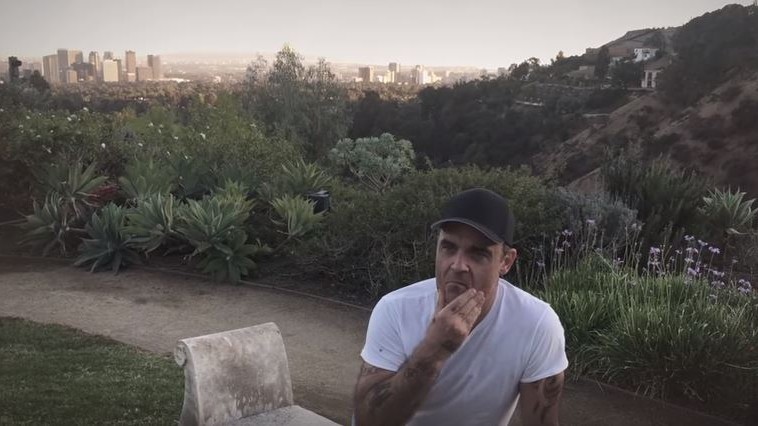 Musica, Robbie Williams: “Sono stato in terapia intensiva ma ora sto bene”