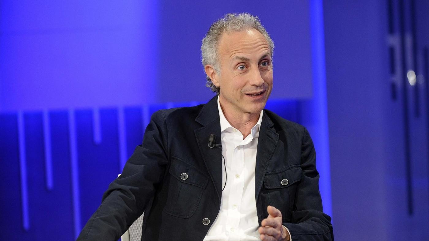 Fassino: “Travaglio viene dal Fuan”. La replica: “Non è vero, lo querelo”