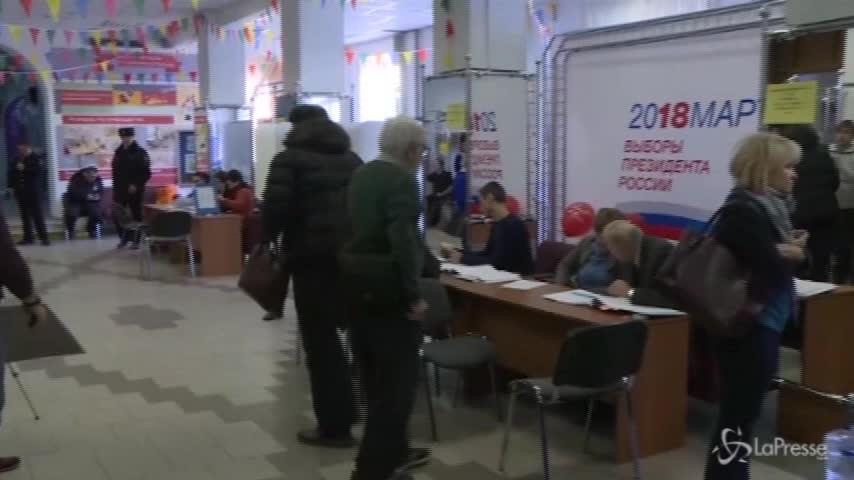 Seggi aperti in Russia per le elezioni presidenziali