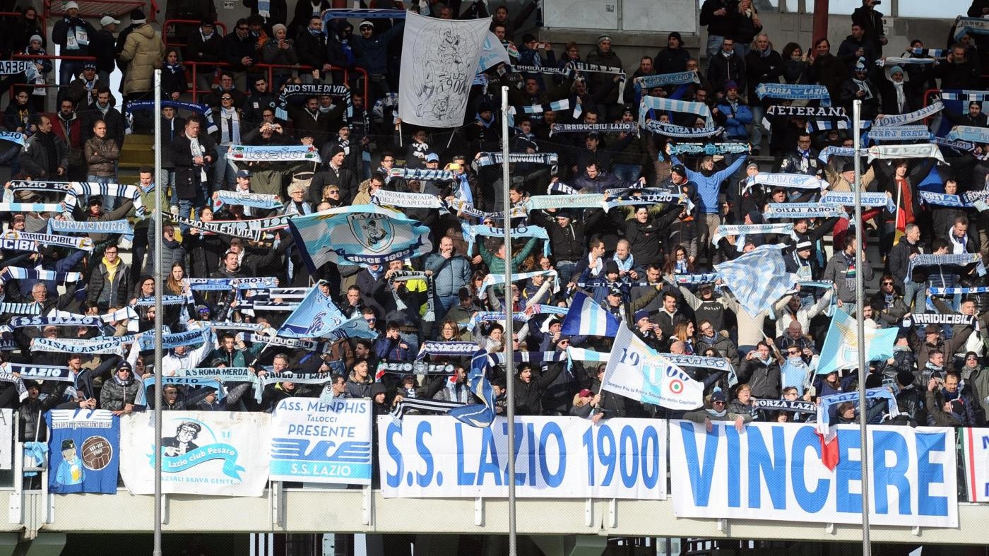 Lazio, 13 daspo a ultrà per adesivi Anna Frank. Portavoce: Siamo al razzismo alla rovescia
