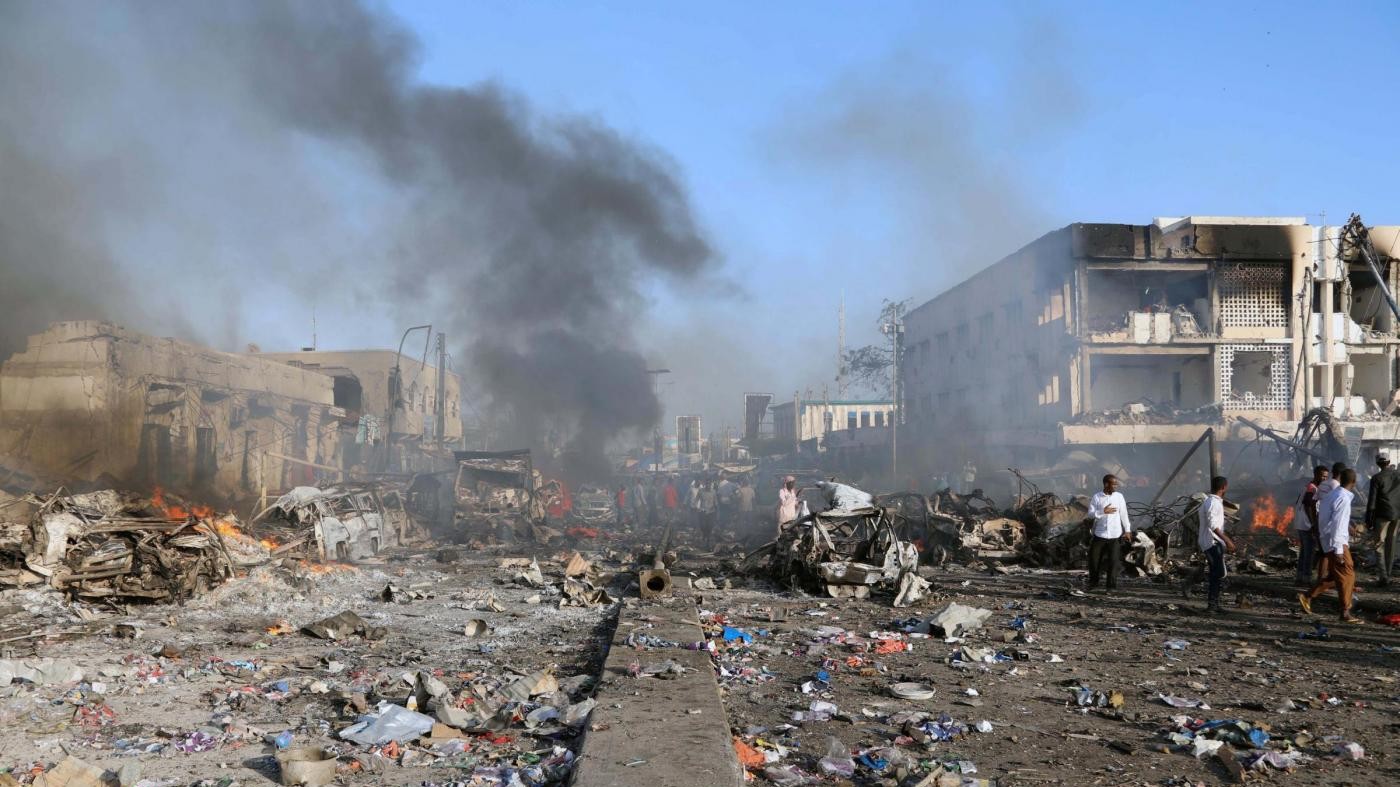 Somalia, autobomba e kamikaze a Mogadiscio: almeno 25 morti