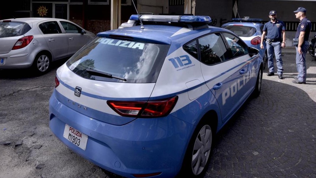 Ravenna, 18enne violentata e filmata con smartphone: 2 arresti