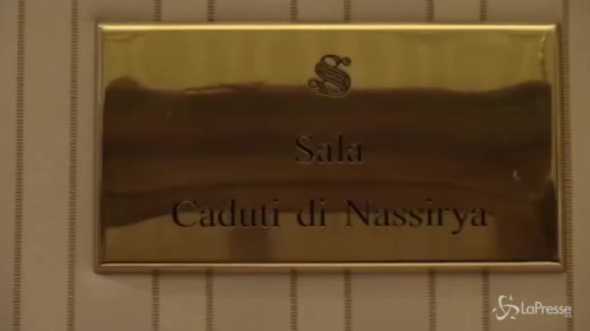 I senatori varcano il portone di Palazzo Madama