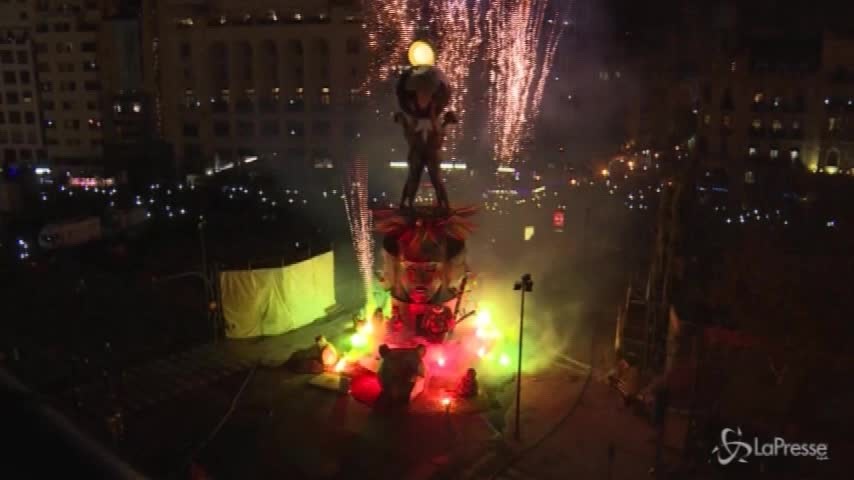 Valencia celebra l’arrivo della primavera con le Fallas