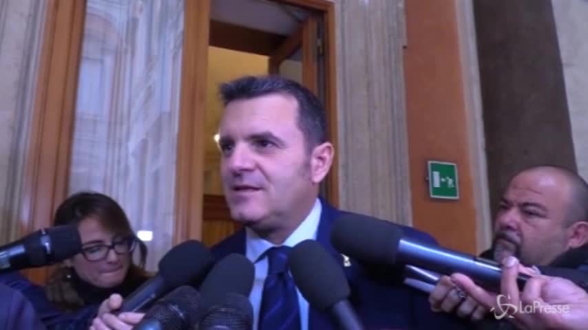 Governo, Centinaio: “È cambiato il ruolo di Berlusconi, ora il leader è Salvini”