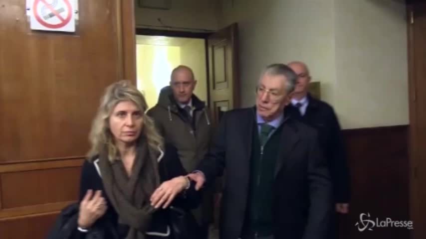Bossi: “Governo Salvini-Di Maio? Non ci riescono, sono uguali”