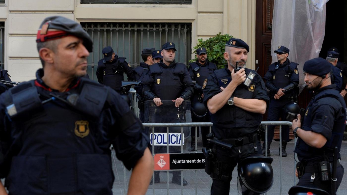 Catalogna, blitz della Guardia Civil in sedi Mossos d’Esquadra