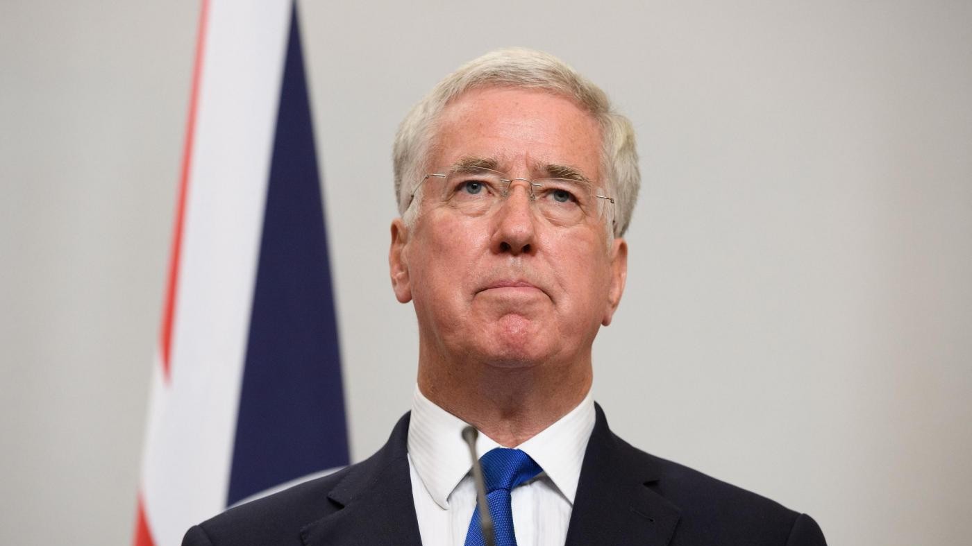 Scandalo molestie in Gb, si dimette ministro della difesa Fallon