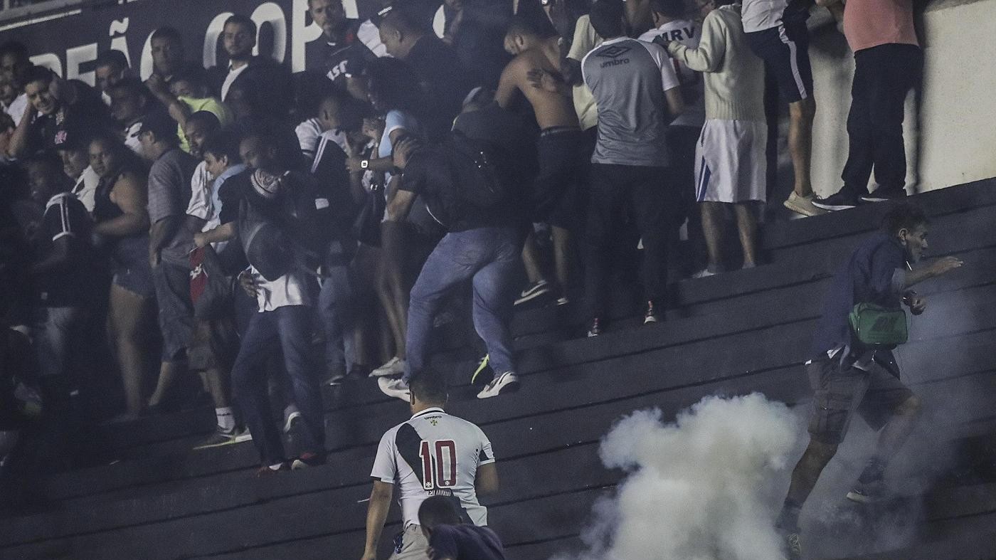 Vasco de Gama-Flamengo, guerriglia tra tifosi, un morto