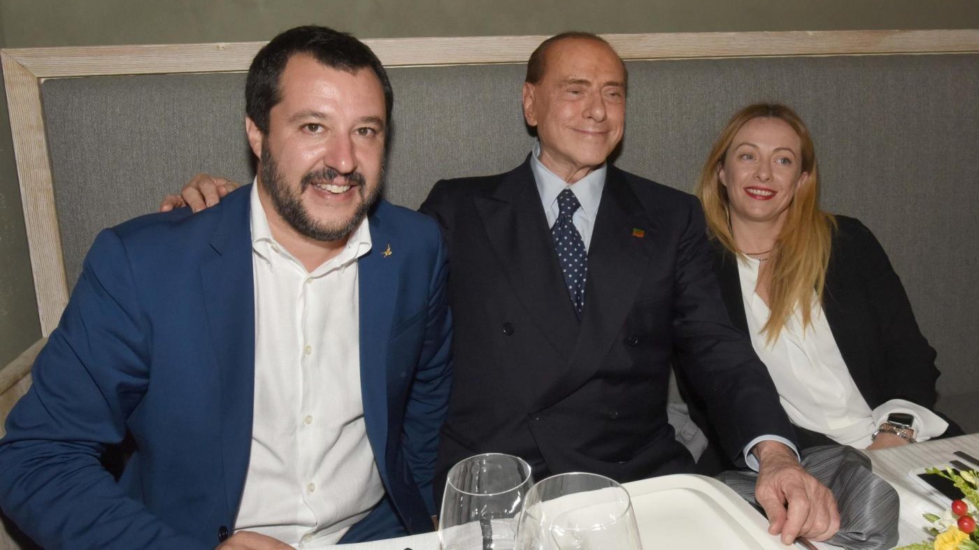 Cena Cav-Salvini-Meloni diventa un caffè: “Centrodestra da ricostruire”