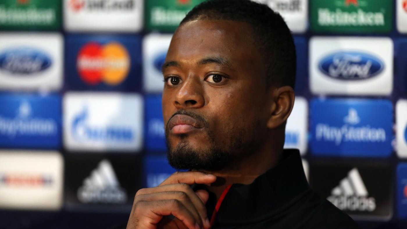 Calcio ad un tifoso: Evra sospeso dal Marsiglia