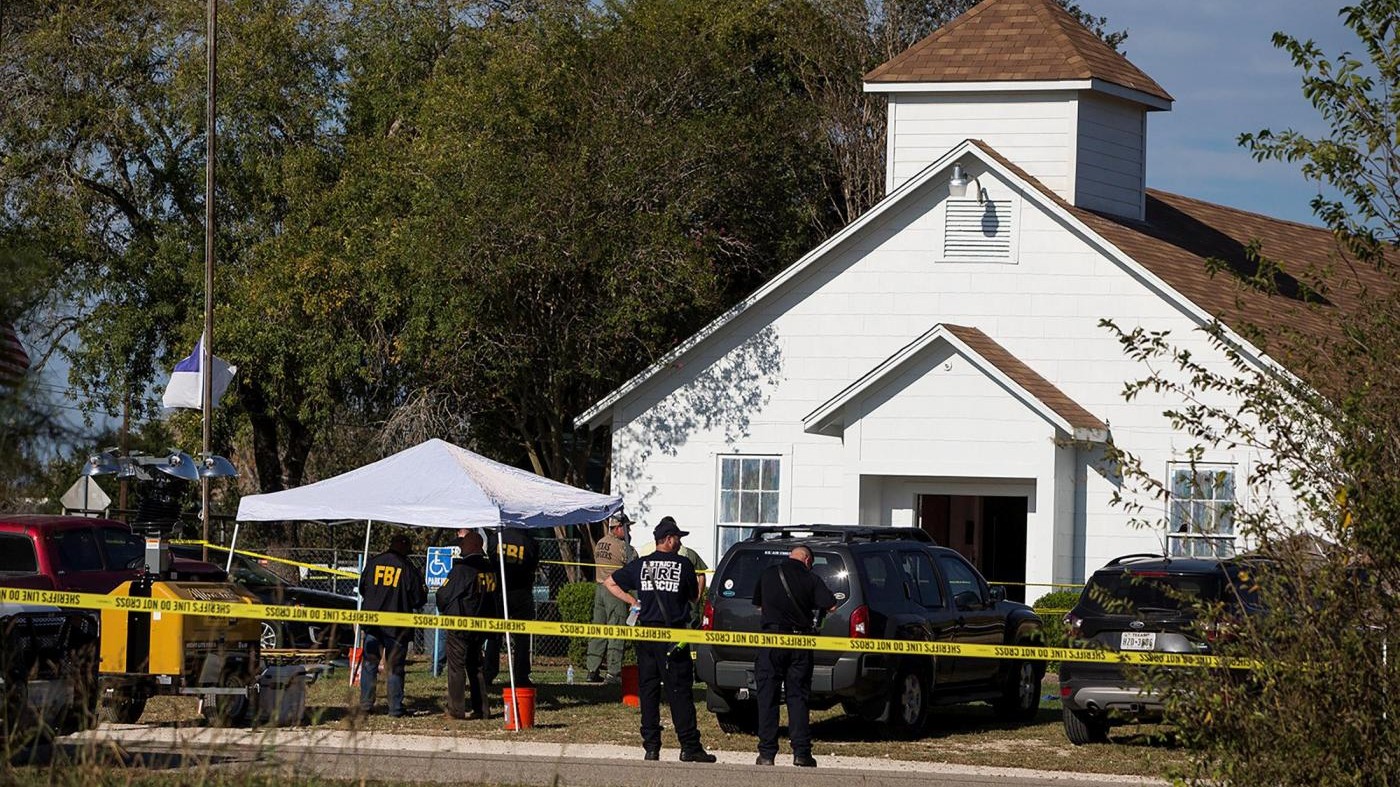 Texas, errore dell’Air Force ha permesso al killer di comprare le armi per la strage