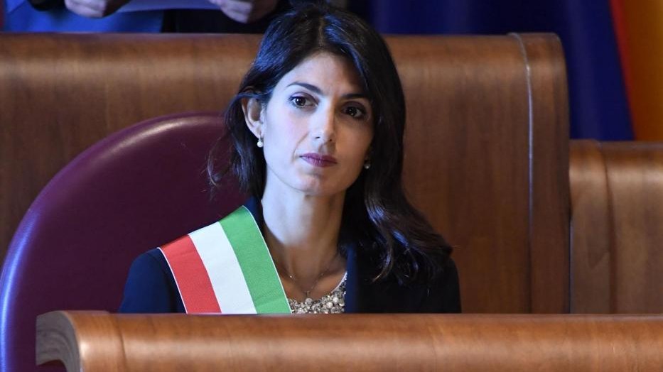 Inchiesta nomine in Campidoglio: Raggi pronta a processo ordinario