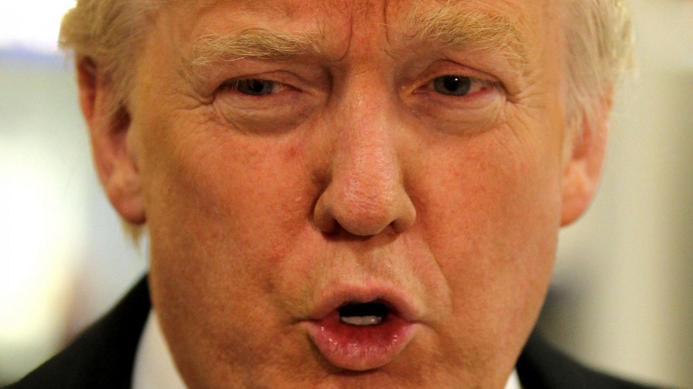 Trump in Vietnam: “Tutti rispettino accordi commerciali”. Incognita incontro con Putin