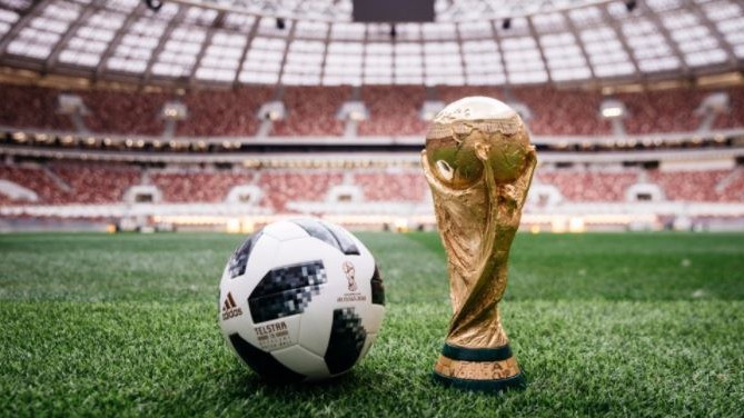 Fifa presenta il pallone di Russia 2018: rivive il Telstar di Messico ’70