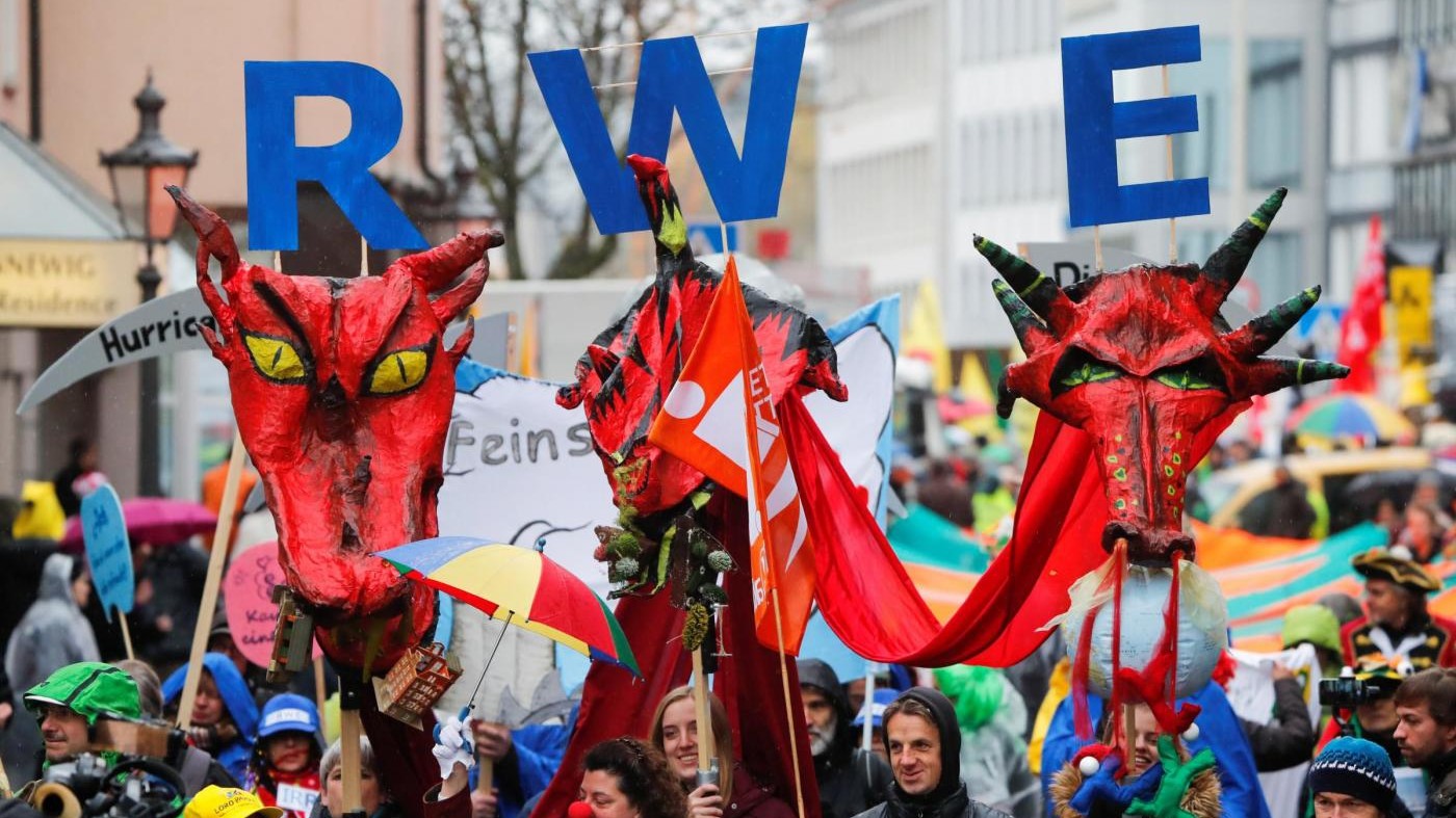 Clima, Cop23: a Bonn migliaia a marcia Carnevale per il pianeta