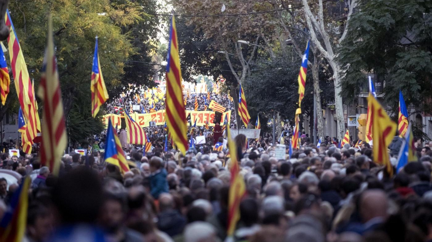 Catalogna, 750mila in corteo a Barcellona: “Liberare prigionieri politici”