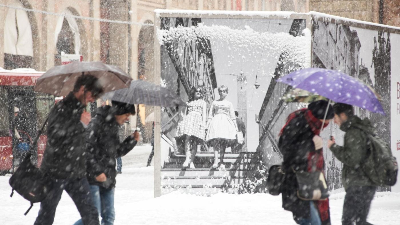 Maltempo sull’Italia. Neve, grandine e freddo: è arrivato l’inverno
