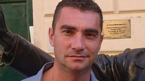 Sicilia, accusato di estorsione dai dipendenti: arrestato candidato M5S