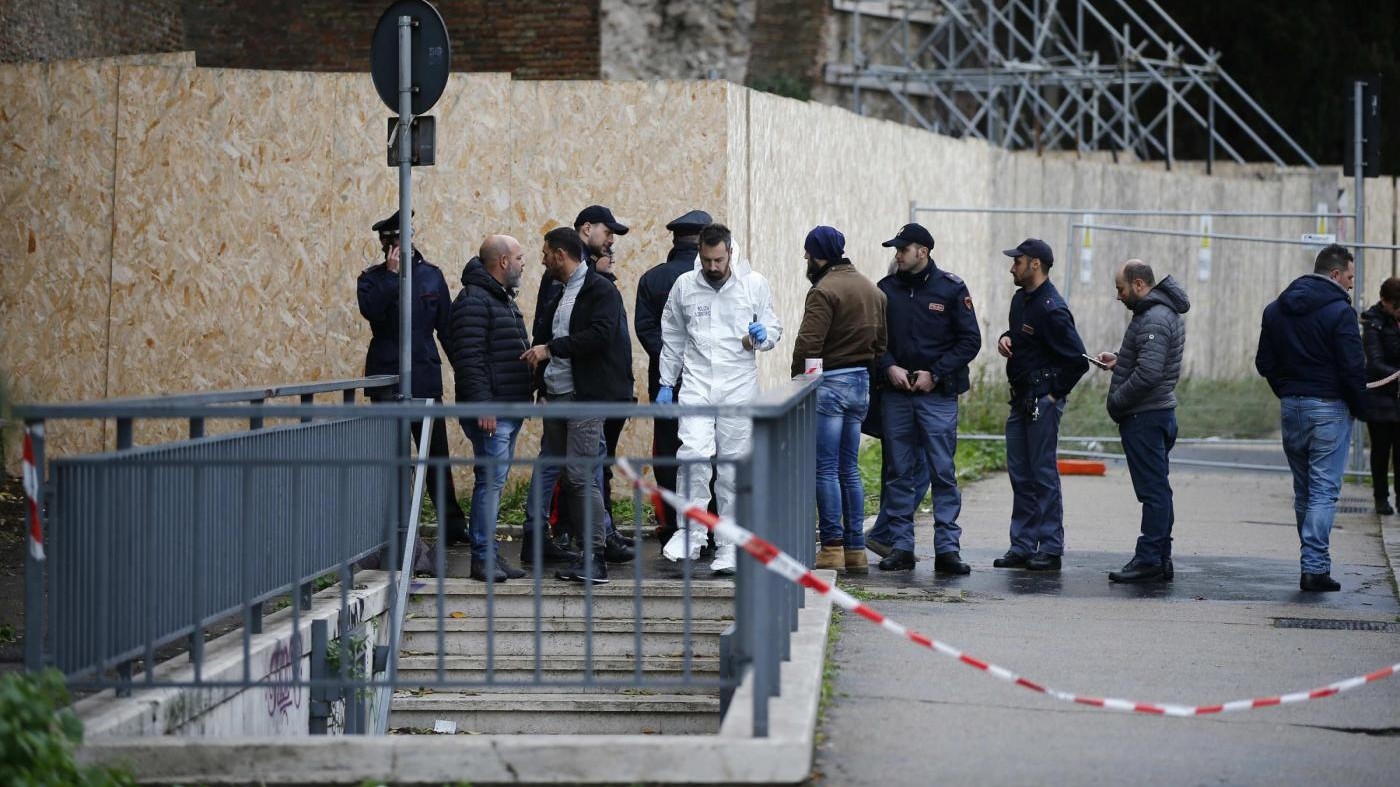 Donna aggredita e uccisa in pieno centro di Roma