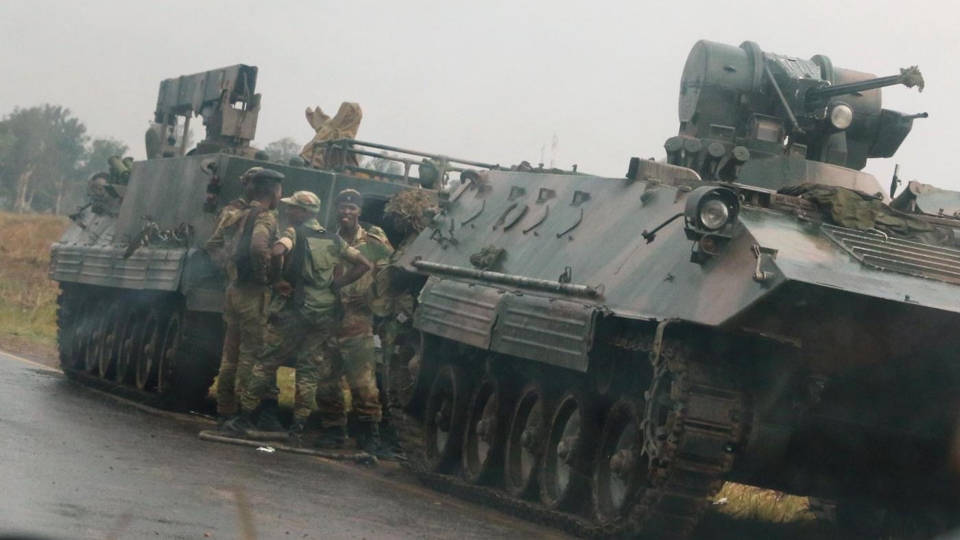 Zimbabwe, militari in sede tv: smentito golpe. Arrestati il presidente e la moglie