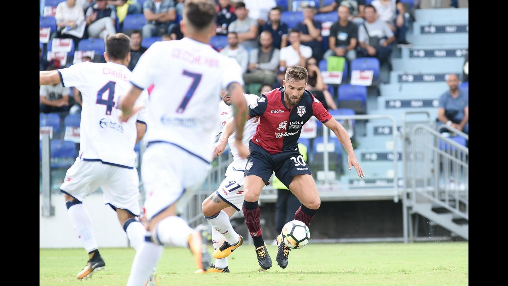 Cagliari-Crotone 1-0: il fotoracconto della partita