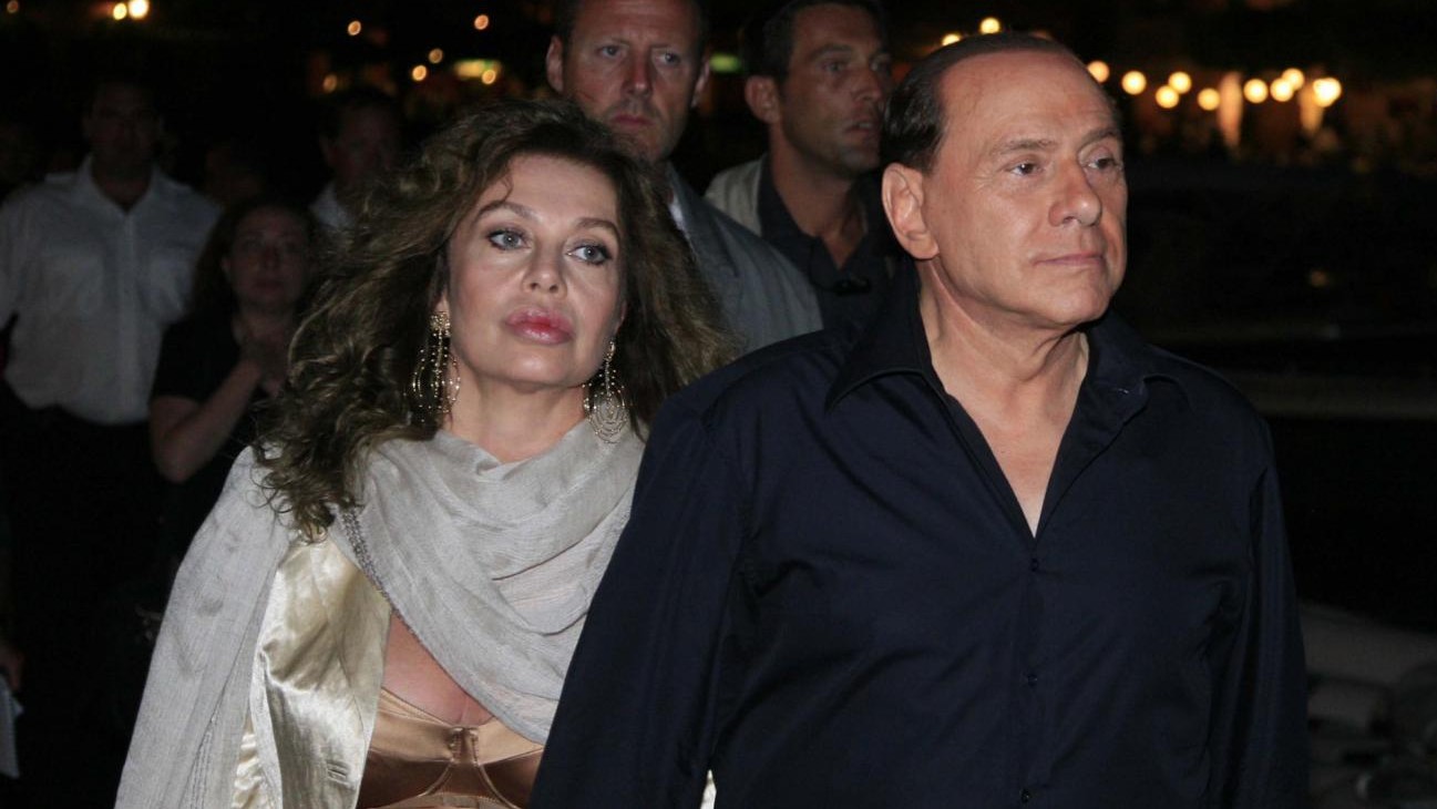Berlusconi-Lario, stop al maxi assegno: lei restituirà 60 milioni