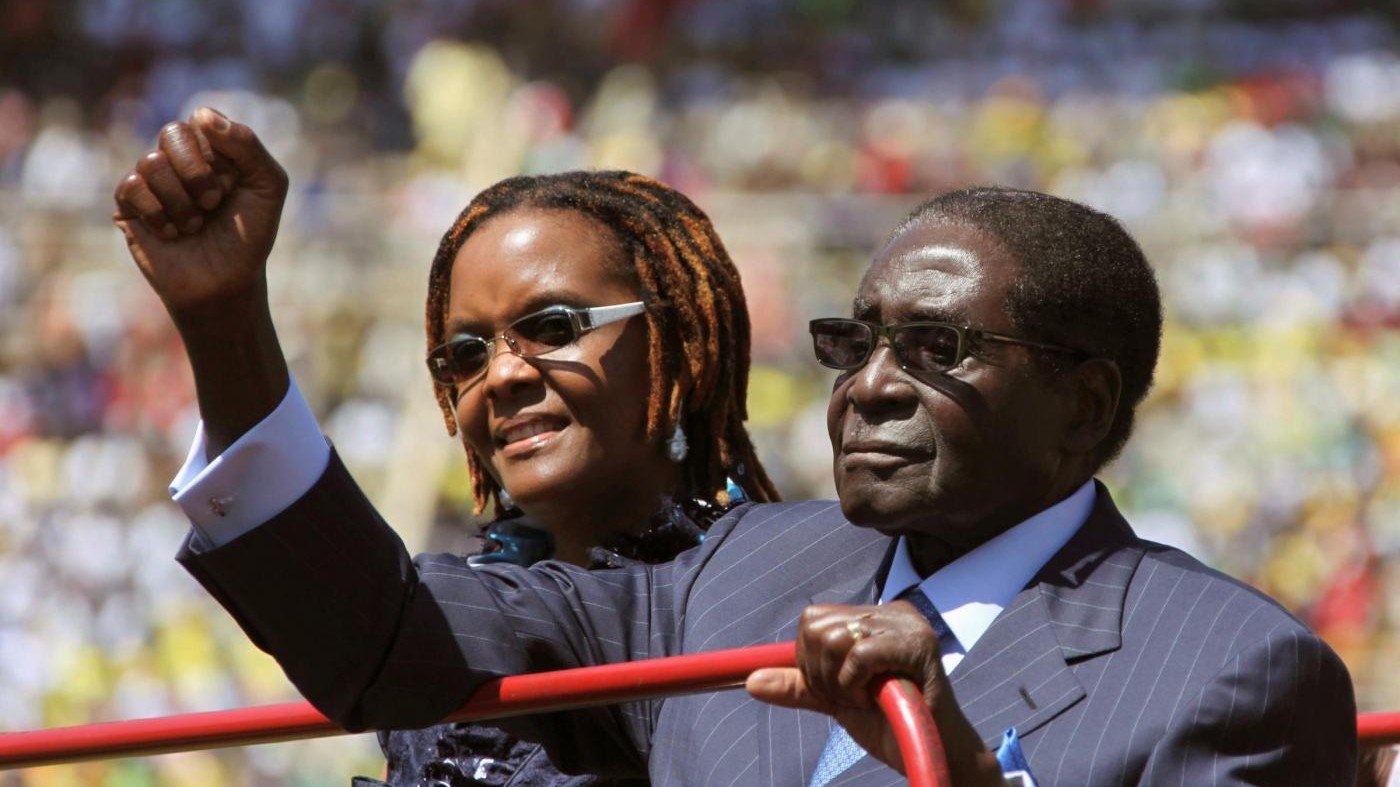 Zimbabwe, Cnn: Mugabe accetta di dimettersi, immunità per lui e moglie