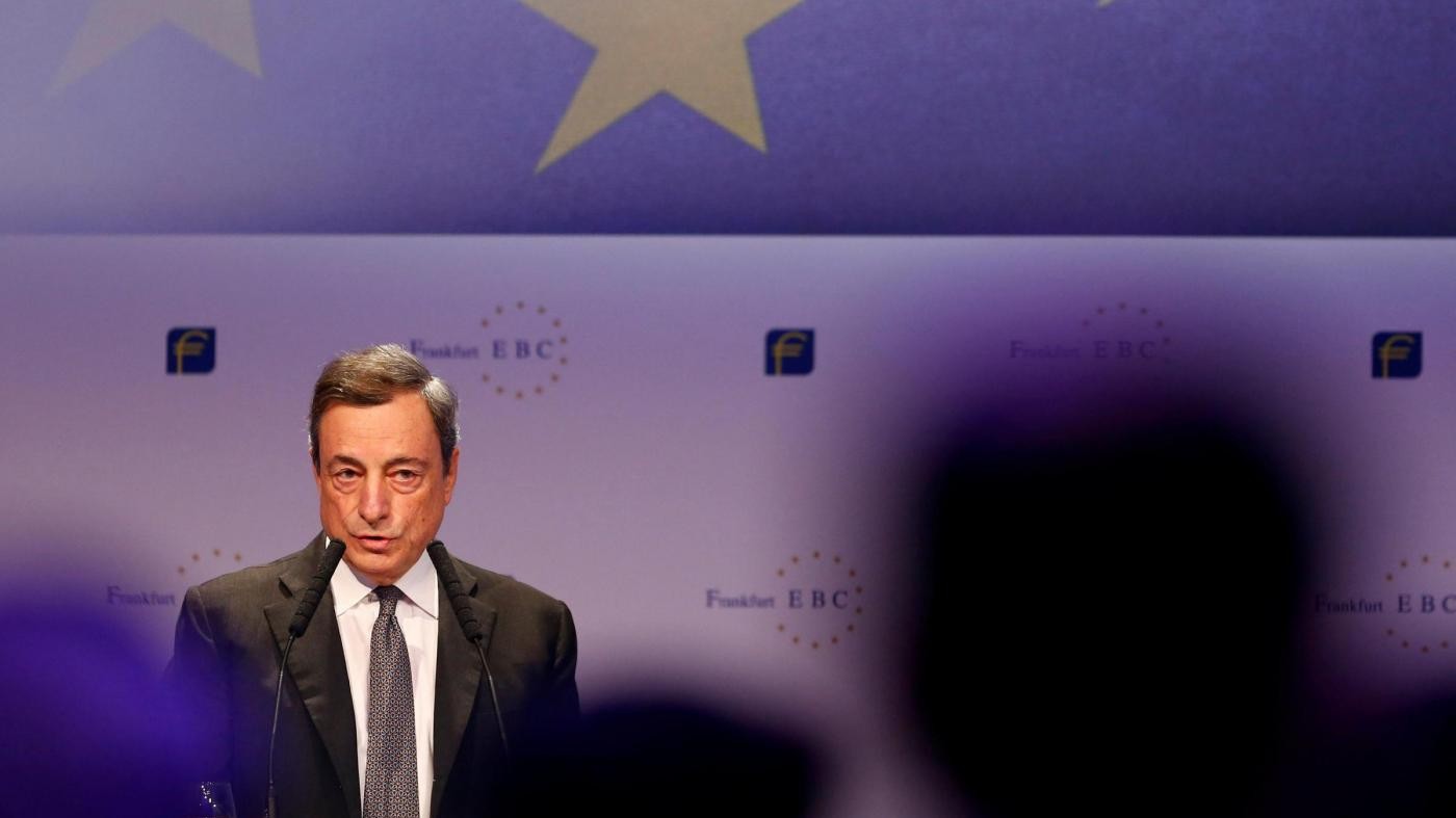 Draghi: “Ripresa solida e ampia, ma inflazione non convincente”