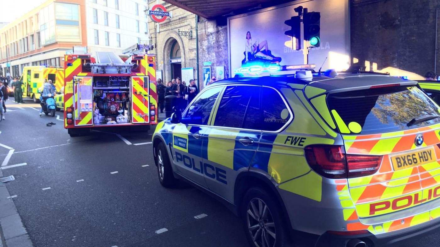 FOTO Londra, panico in metro per un’esplosione