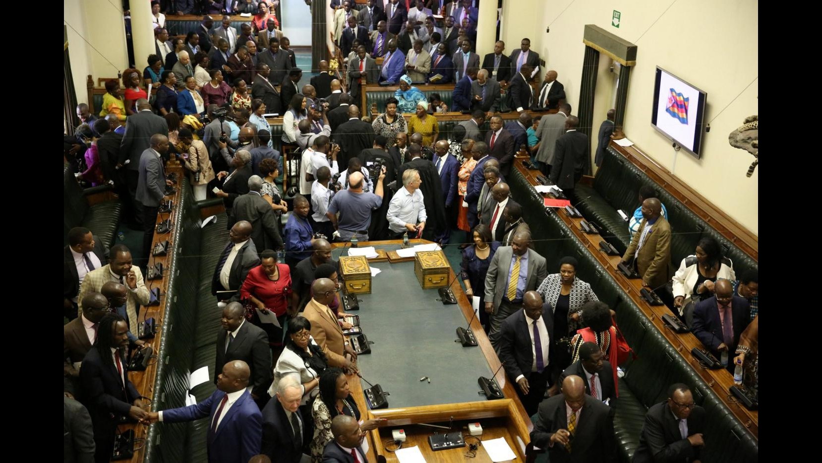 Zimbabwe, il presidente Robert Mugabe si è dimesso con una lettera