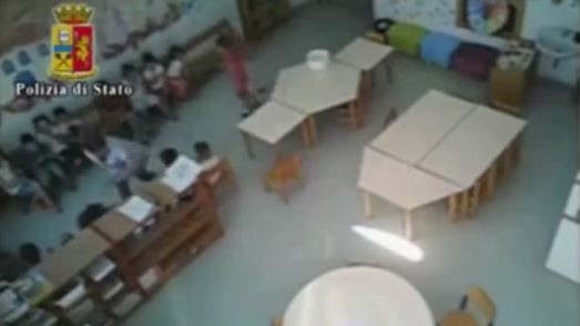 Sberle e punizioni: bimbi maltrattati in un asilo a Vercelli, arrestate tre maestre
