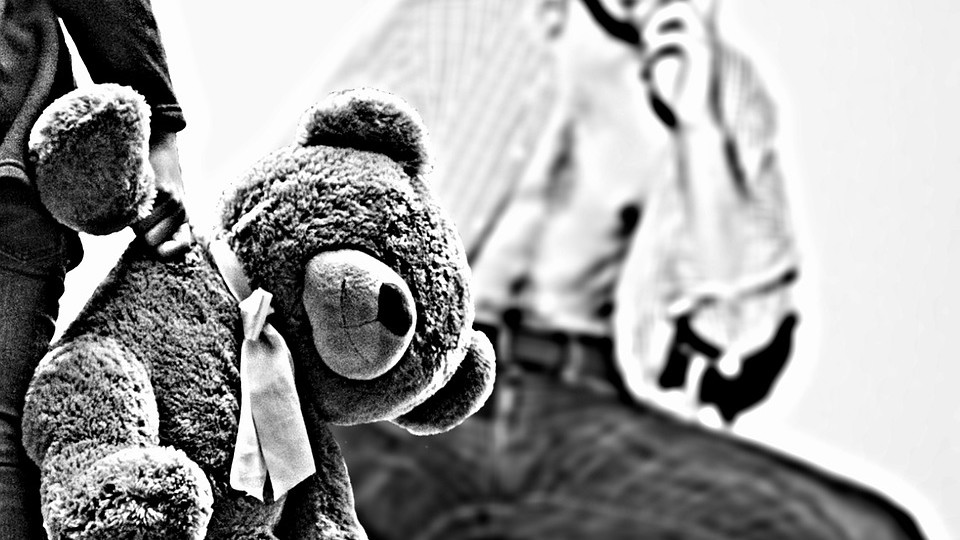 Violentata ripetutamente da amico di famiglia: incinta a 11 anni