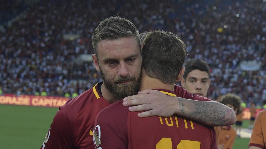 Calcio, Totti difende De Rossi: “Tutti possono sbagliare. Daniele non è in discussione”