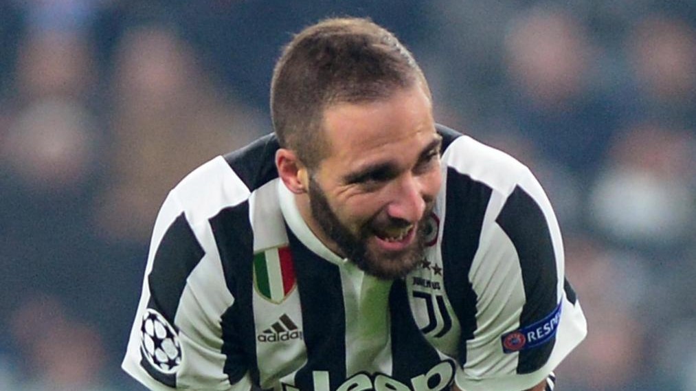 Higuain, riuscito l’intervento alla mano. Con il Napoli al 50%