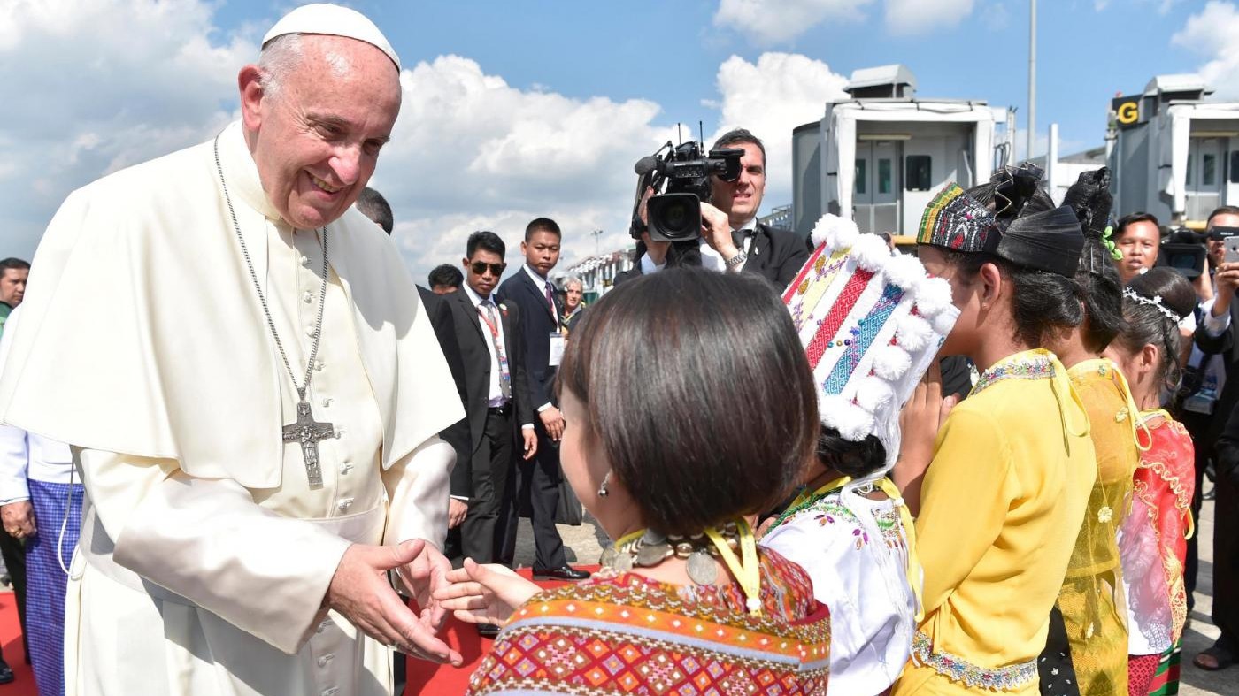 Papa in Myanmar incontra San Suu Kyi: “Pace nel rispetto di ogni gruppo etnico”