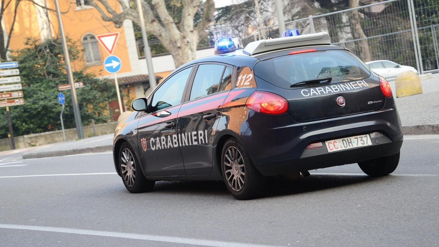 Carabinieri investiti a Genova: caccia all’uomo nel Ponente ligure