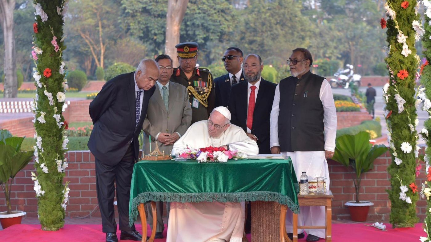 Papa Francesco in Bangladesh: “Servono misure per risolvere crisi dei rifugiati”