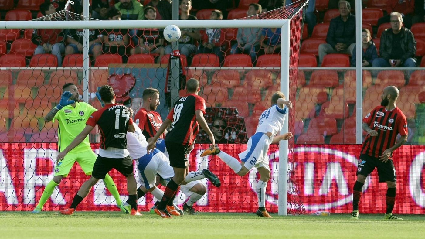 Serie B, Foggia-Novara 2-2 nel posticipo
