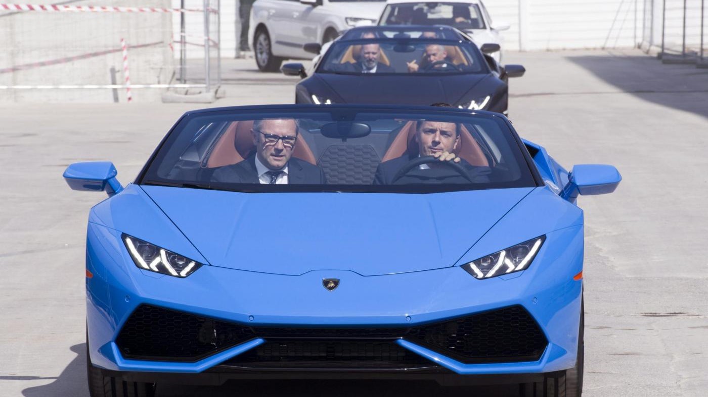 Renzi a Ibiza in Lamborghini: il web si indigna ma il video è un fake