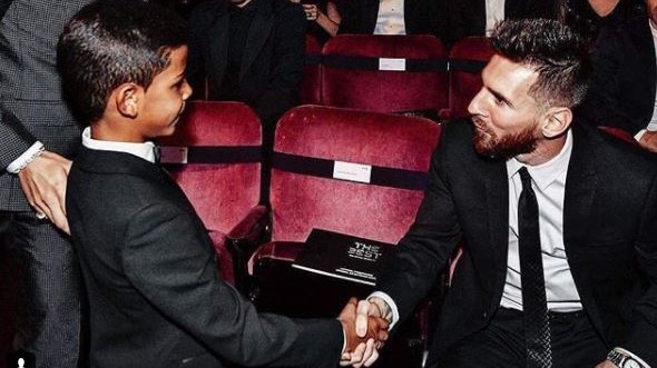 Cristiano Ronaldo jr. pazzo di Messi: “Grazie mio idolo”