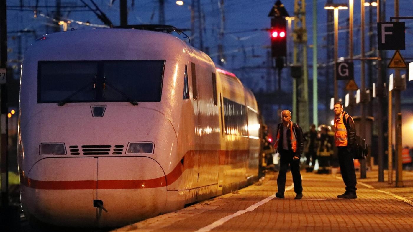 Germania, scontro fra treni vicino Duesseldorf: 50 i feriti