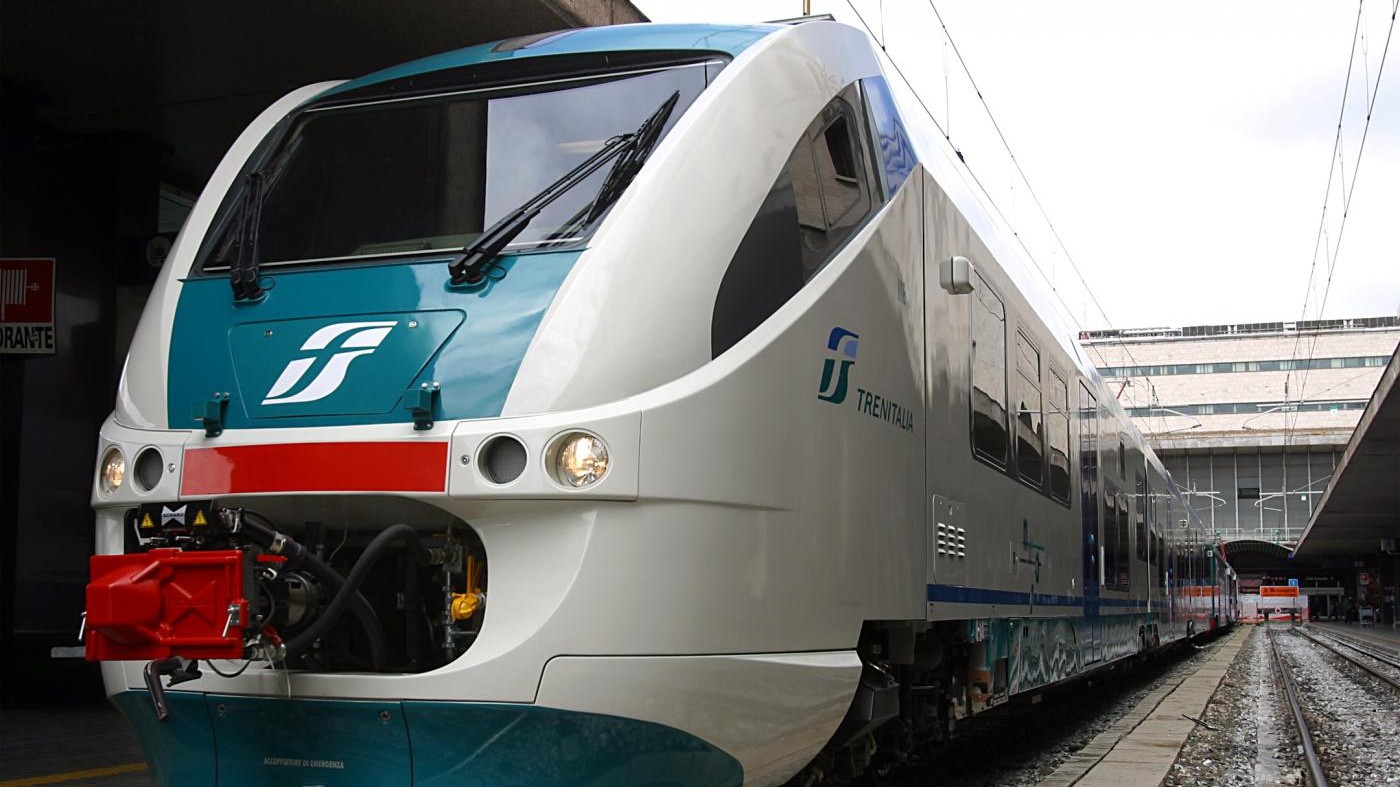 Deraglia treno Cosenza-Paola con 150 passeggeri a bordo: feriti lievi