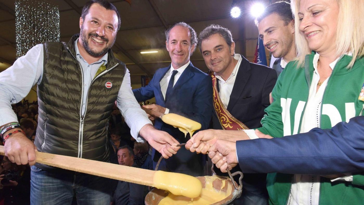 Salvini alla festa della polenta: spuntano anche le ‘torte leghiste’