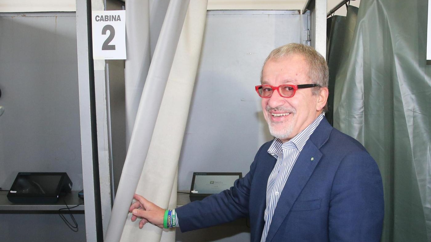 Referendum autonomia, da Maroni a Salvini: i politici al voto