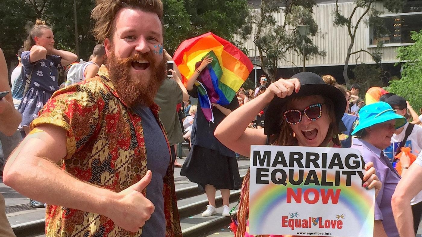 Sydney si colora di arcobaleno: Australia dice sì alle nozze gay